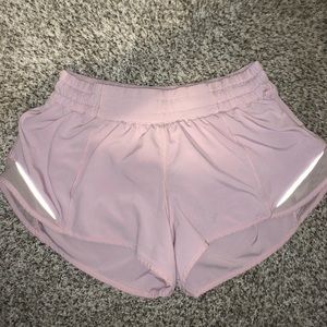Lululemon hotty hot 2.5” pink shorts